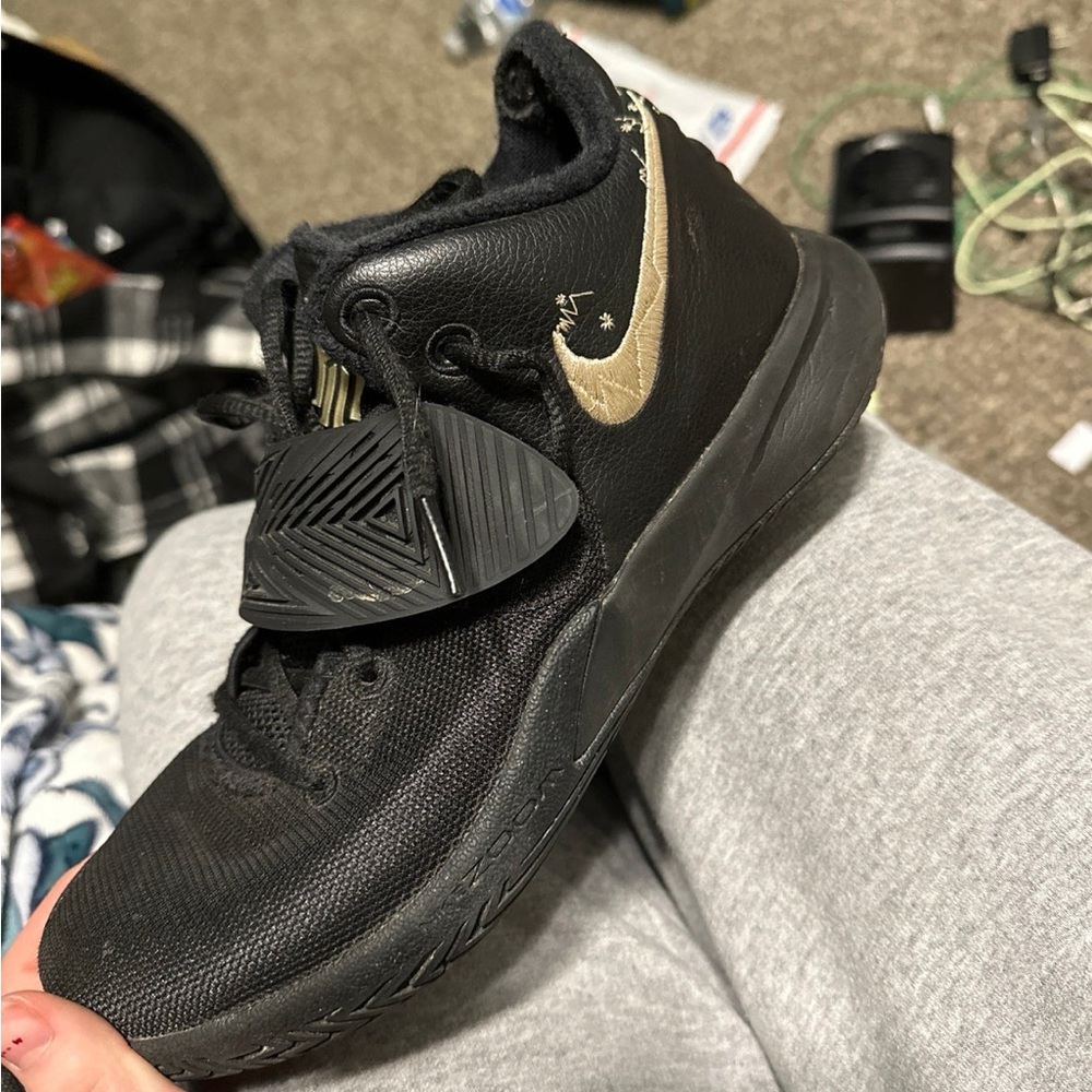 nike kyrie flytrap III